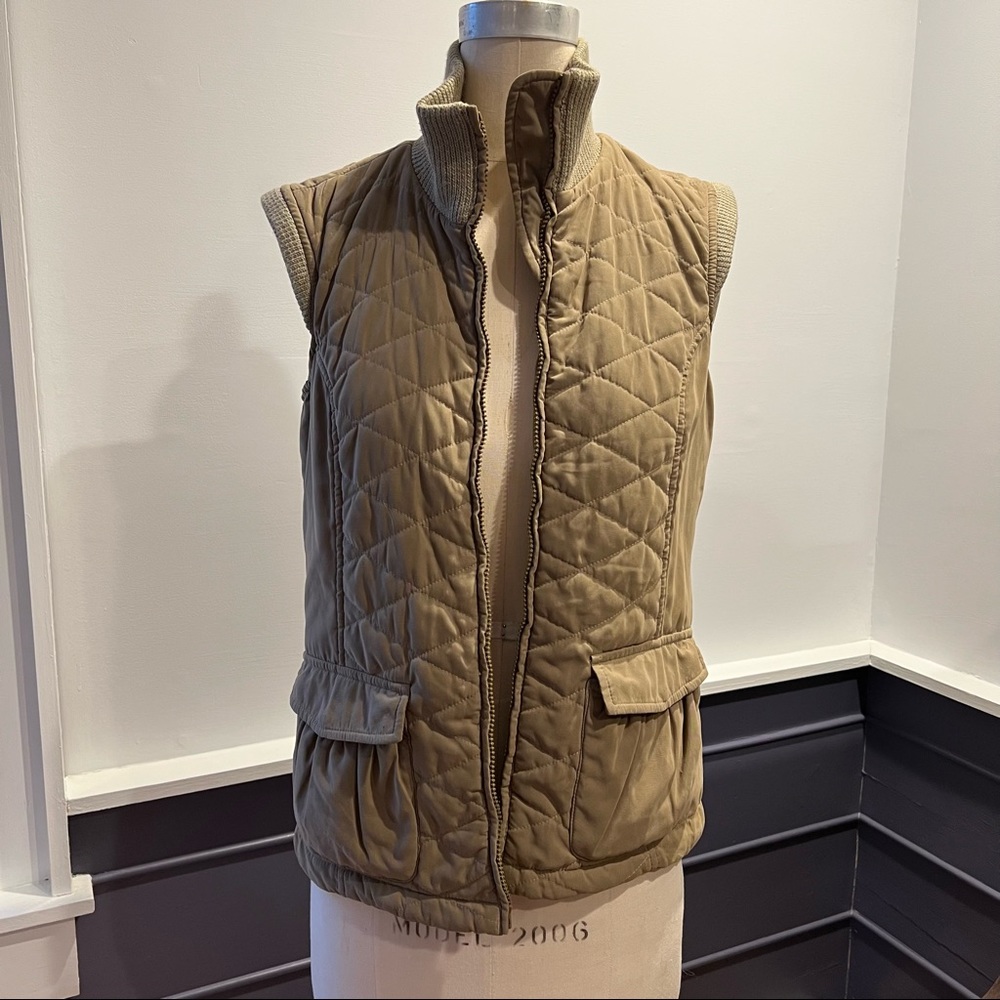 Beretta vest size 6 in tan.
